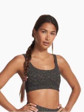 NWT Vuori Daily Bra in Cocoa Spots